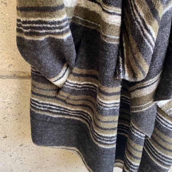 🤍Tribal Open Front Drape Sweater in Moss Colorway - Picture 4 of 17